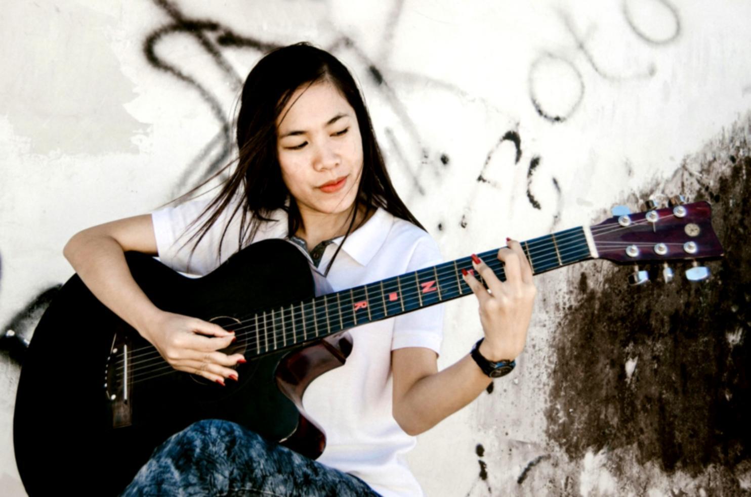 Studio de production musicale avec équipement professionnel